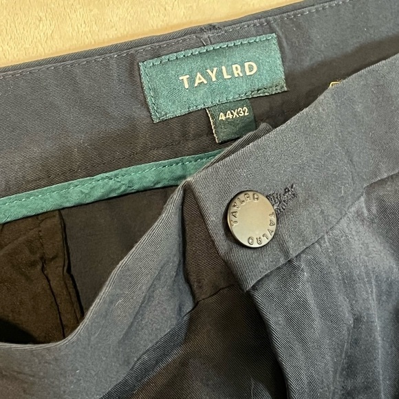 NWT TAYLRD 44W 32L Classic Navy Chino Pants Stretch Cotton Spill Resistant - Picture 4 of 8